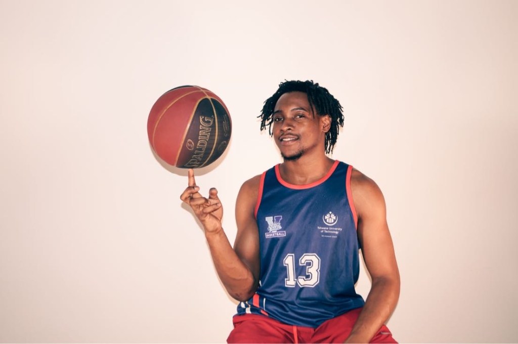 Joël Mukadi : Quand la passion du basketball devient un engagement pour la&nbsp;jeunesse