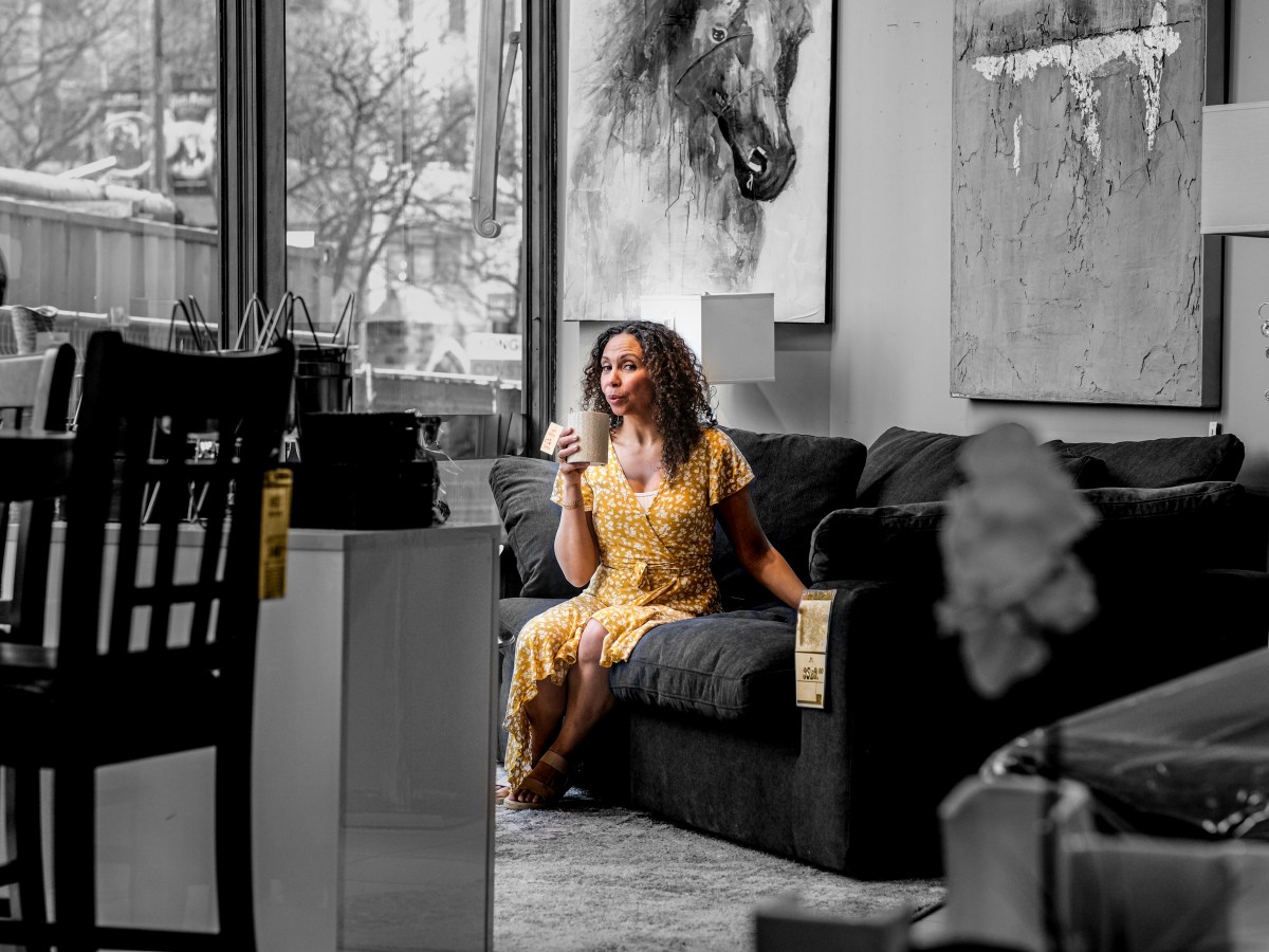 Acheter, souffrir, raconter : le pari théâtral de Karen&nbsp;Hines