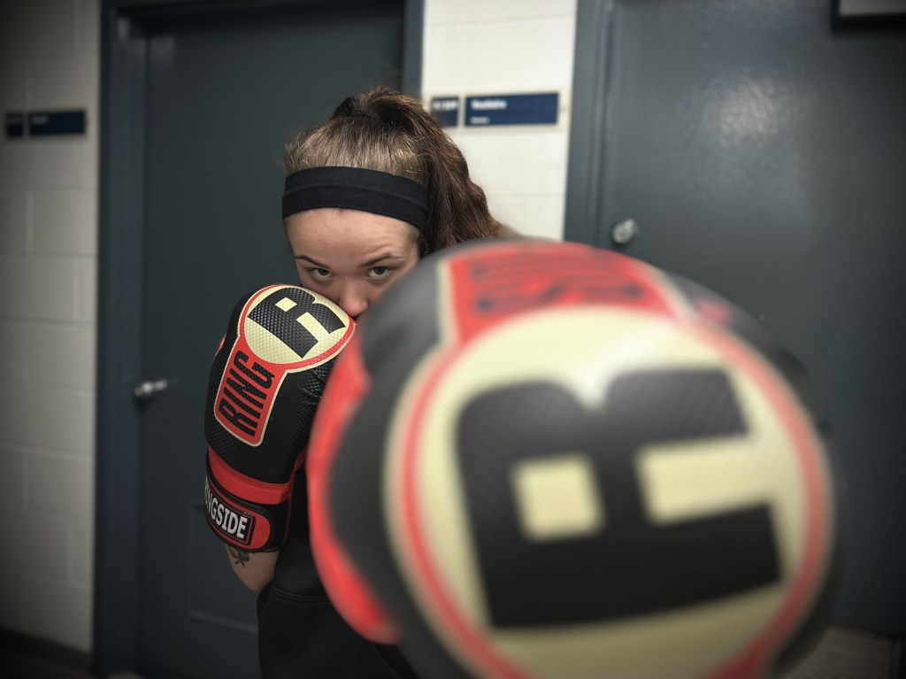 De l’ombre à la lumière : Alyssa Godin, le combat d’une passion pour la&nbsp;boxe